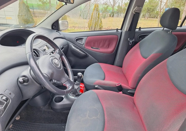 Toyota Yaris cena 7900 przebieg: 298000, rok produkcji 2005 z Brodnica małe 781